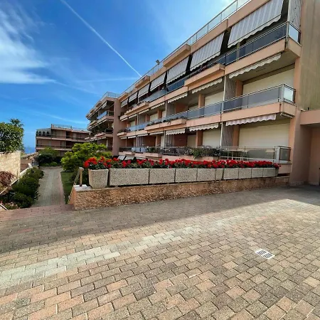Lejlighed Baia Sole Suite-Con Piscina E Giardino *